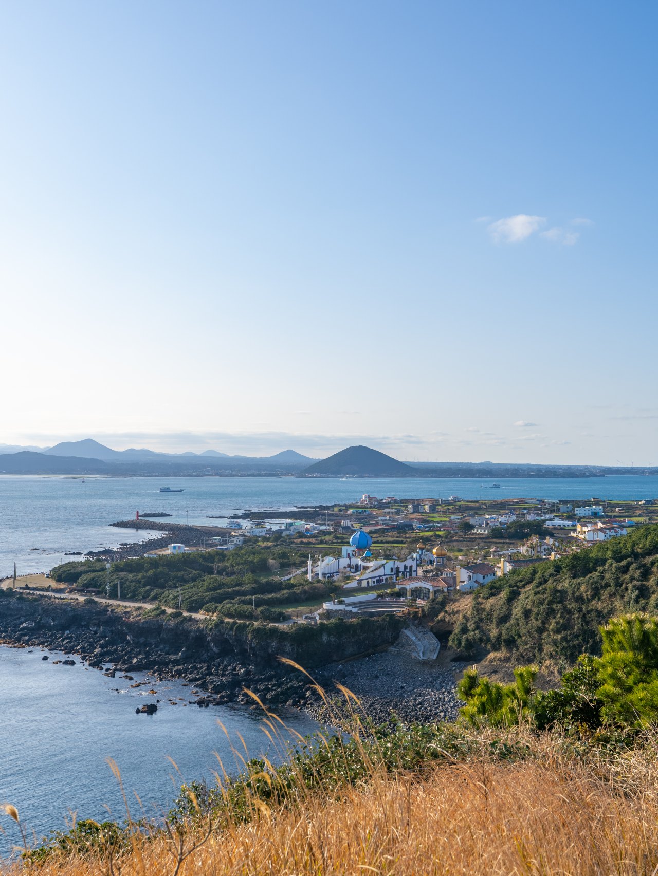 우도봉에서 내려다본 성산 방향 풍경